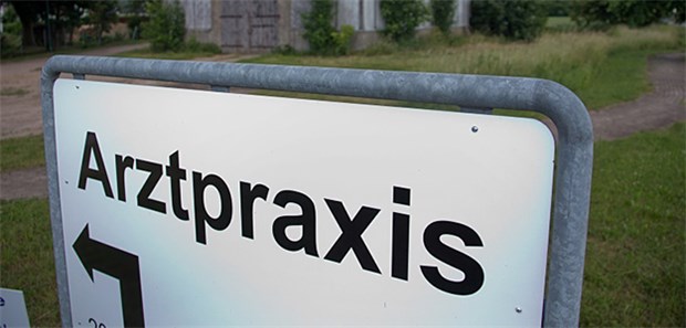 Im Trend sind Teilzeitarbeit und Festanstellung "Fast jeder vierte niedergelassene Arzt plant, in den nächsten fünf Jahren seine Praxis aufzugeben", warnt BÄK-Präsident Prof. Dr. Frank Ulrich Montgomery anlässlich der aktuellen Statistik.