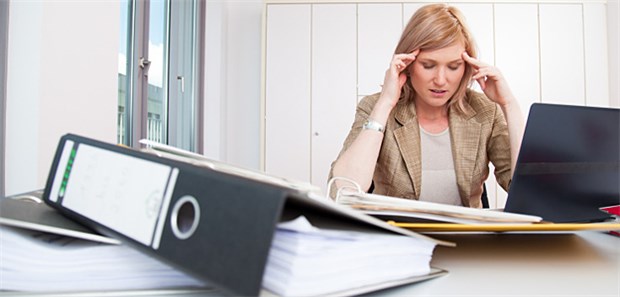 Jeder Zweite fühlt sich von Burn-out bedroht Fast neun von zehn Bundesbürger fühlen sich von der Arbeit gestresst.
