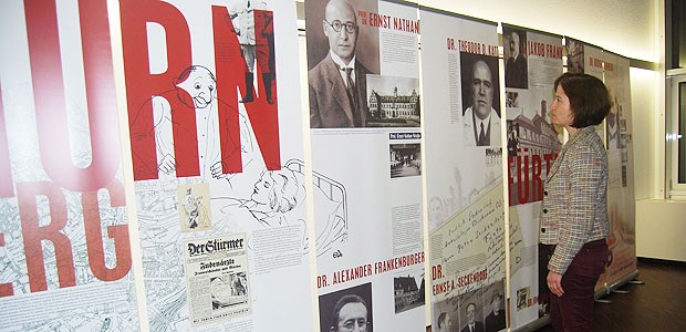 'Das Trauma der Verbannung ist unauslöschbar' "Fegt alle hinweg, die die Zeichen der Zeit nicht verstehen wollen": Die Ausstellung ist bis 15. März in Langen zu sehen.