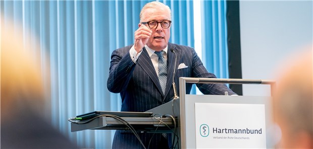 Fehlende Steuerungsmöglichkeiten in der Patientenversorgung in Deutschland monierte Dr. Klaus Reinhardt, Vorsitzender des Hartmannbundes und BÄK-Chef, bei der Hauptversammlung.