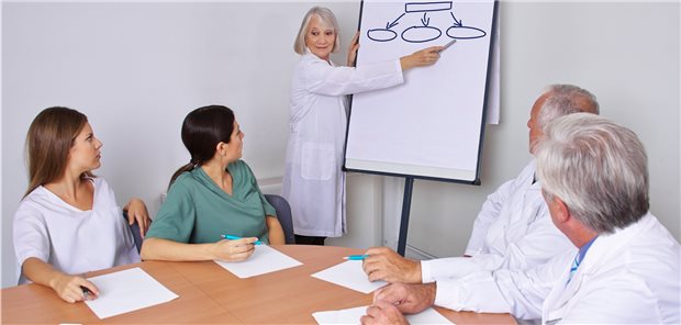 QM-Tool stärkt Willen, in der Praxis über Fehler zu reden Fehleranalyse gehört auch in die Teambesprechung.