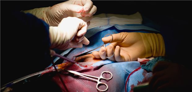 Fehleranfällig: Laut Techniker Krankenkasse werden die meisten Verdachtsfälle auf einen Behandlungsfehler nach chirurgischen Eingriffen geäußert.