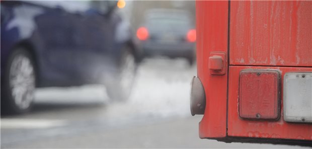 Feinstaubpartikel, vornehmlich aus Verkehr und Verbrennung fossiler Energieträger, erhöhen wohl das Risiko für eine RA.