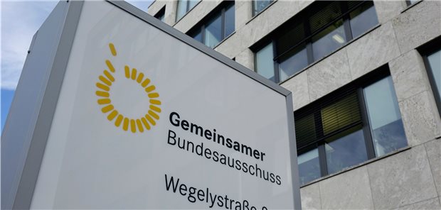 Glioblastom-Therapie mit Tumortherapiefeldern wird Kassenleistung Festgelegt hat der GBA, dass die Indikationsstellung durch den verordnenden Facharzt auf der Empfehlung einer interdisziplinären Tumorkonferenz beruhen muss.
