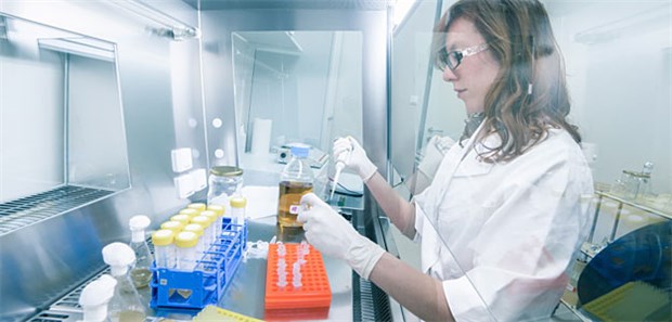 Erster Erfolg mit Ebola-Impfstoff Fieberhaft haben Forscher an einem Ebola-Impfstoff geforscht - nun ist der Erfolg gelungen.