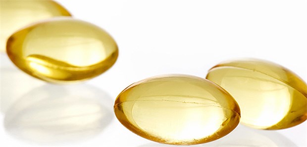 Fischöl in Form von Kapseln sind bei vielen Menschen beliebt.