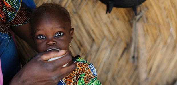 Rettung für eine Million Kinder Fit für die Rückkehr nach Hause: Koursia aus dem Niger war unterernährt, in der Station von "Save the children" hat sie sich erholt.