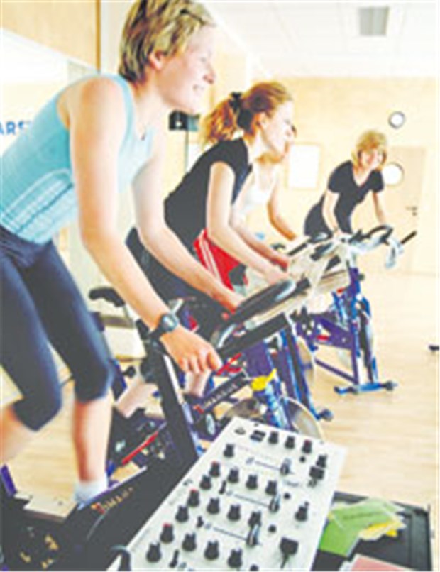 Fitnessbranche sieht fünf neue Trends Fitness für die Gesunderhaltung: Die Studios wollen noch mehr von Angeboten für Versicherte und Beschäftigte profitieren.