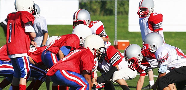 Kopfeinsatz rächt sich Football spielen gefährdet die Gehirnleistung im Alter.