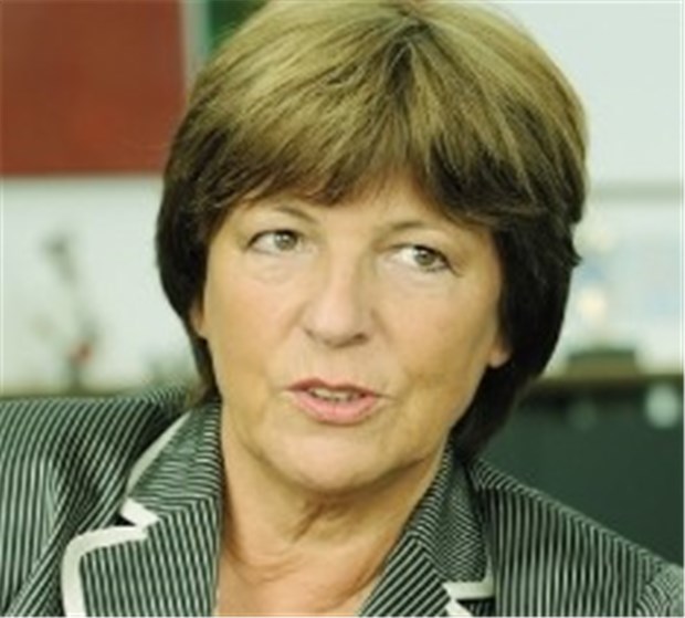 "Gesundheitssystem bleibt von der Krise relativ unberührt" Fordert Entlastung für Ärzte von bürokratischen Aufgaben: Ministerin Ulla Schmidt.