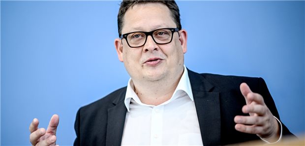 Unabhängige Patientenberatung: Zahl der Beratungen erneut gesunken Fordert eine „patientenfreundlichere Regelung“, wenn Versicherte den Verdacht auf Vorliegen eines Behandlungsfehlers haben: Stefan Schwartze, Patientenbeauftragter der Bundesregierung.