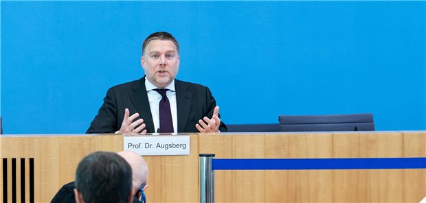Staatsrechtler hält Impfpflicht „in Teilbereichen“ für möglich Ethikratsmitglied Steffen Augsberg jüngst in der Bundespressekonferenz
