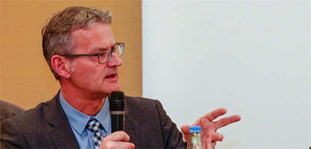 Mehr ambulante Medizin in der Klinik wagen Fordert mehr ambulante fachärztliche Leistungen in den Kliniken: DKG-Präsident Dr. Gerald Gaß beim deutschen Krankenhaustag.