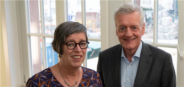 Forschen gemeinsam zu Multimorbidität und Multimedikation: Professorin Marjan van den Akker und Professor Ferdinand Gerlach.