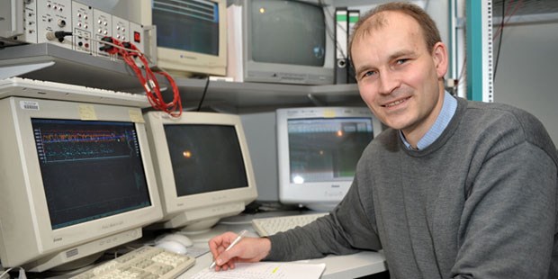 Grünes Licht für Affentests Forscher Kreiter - darf weiterforschen.