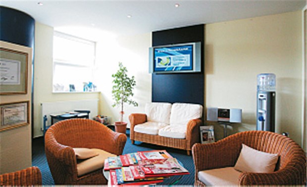 Forscher untersuchen die Auswirkungen des Wartezimmer-TV auf die IGeL-Nachfrage.