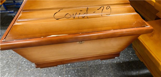 Forschern zufolge ist statt der global offziell gemeldeten Zahl von 5,94 Millionen Toten in Folge einer Infektion mit SARS-CoV-2 im Zeitraum zwischen dem 1. Januar 2020 und dem 31. Dezember 2021 vielmehr von einer errechneten Zahl von 18,2 Millionen Todesopfern weltweit auszugehen.