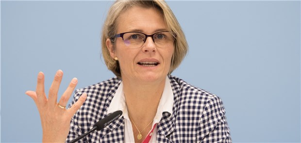 Regierung setzt auf KI in der Krebsmedizin Forschungsministerin Anja Karliczek (CDU) stellte das Projekt „Cancer Scout“ vor, das erforschen soll, ob es möglich ist, mit Hilfe von KI molekulare Veränderungen in Tumoren zu erkennen, um sie wirksamer behandeln zu können.