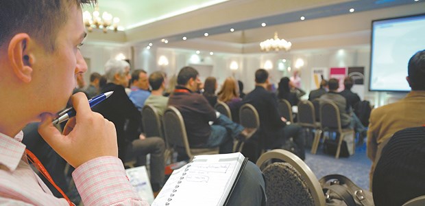 Fortbildung sorgt für heftigen Krach Fortbildungsveranstaltung: In Niedersachsen sind Einladungen noch immer verboten.