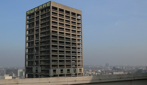 Eine KV muss zittern Foto vom Dach der KV Hessen: Am Sonntag wird der AfE-Turm in Frankfurt gesprengt.
