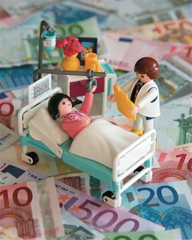 Schmidt hält an Plänen für große Klinikreform fest Frage des Geldes: Mit einer großen Reform will Gesundheitsministerin Ulla Schmidt die Finanzen der Kliniken auf eine neue Grundlage stellen.