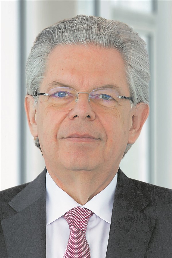 CGM kauft Teile des Geschäfts von Cerner Frank Gotthardt, CEO von CompuGroup Medical: „Die Digitalisierung der Vernetzung der Gesundheitsprofis und die Einbeziehung der Bürger werden immer mehr zur Realität.“