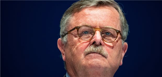 „Wir können noch nicht zurück zur (Vor-Corona-)Normalität“ Frank Ulrich Montgomery hält neue Reisefreiheit für riskant.