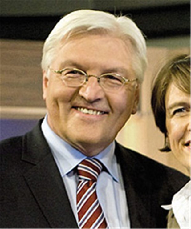 Steinmeiers Niere löst Debatte um Organspenden aus Frank-Walter Steinmeier (SPD) hat seiner Frau Elke Büdenbender eine Niere gespendet und damit eine erneute Debatte um Organspenden ausgelöst.