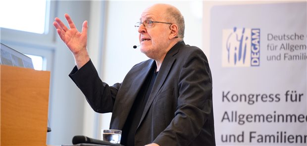 Franz Knieps: „Für die große Gesundheitsreform hat niemand ein Konzept“ Franz Knieps, Ex-BKK-Dachverbands und Ex-Abteilungsleiter im Bundesgesundheitsministerium unter Ulla Schmidt (SPD), zweifelte beim DEGAM-Kongress daran, ob es fertige Konzepte für eine große Gesundheitsreform gebe. Der Bedarf dafür sei allerdings da.