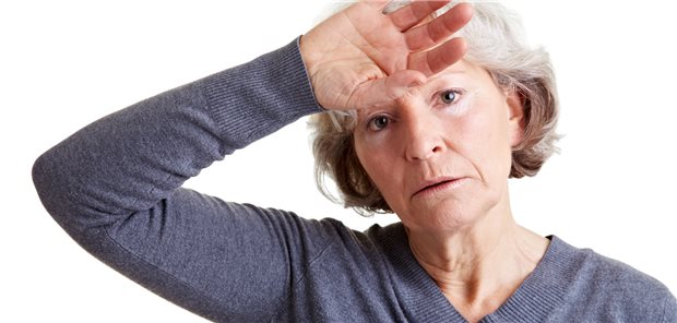 Frau mit vasomotorischen Beschwerden: Für Betroffene zeichnet sich eine hormonfreie Therapieoption ab. (Symbolbild mit Fotomodell)