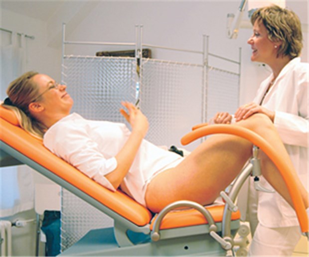 Schützt die Spirale Frauen vor Zervix-Karzinom? Frauen, die sich eine Spirale einsetzen lassen, haben offenbar ein geringeres Risiko an Gebärmutterhalskrebs zu erkranken.