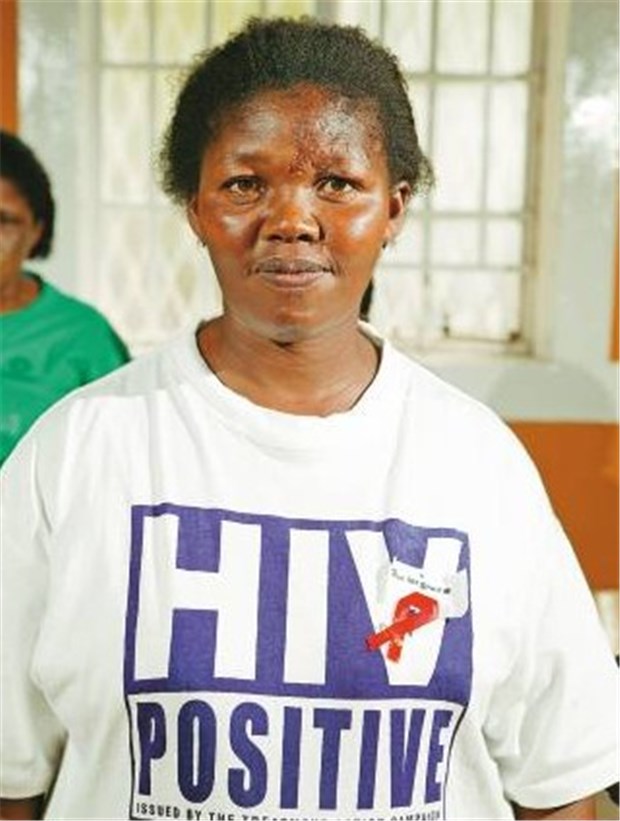 Verhöhnt, verprügelt, vergewaltigt Frauen helfen Frauen im Kampf gegen Aids - eine große Herausforderung in Südafrika.