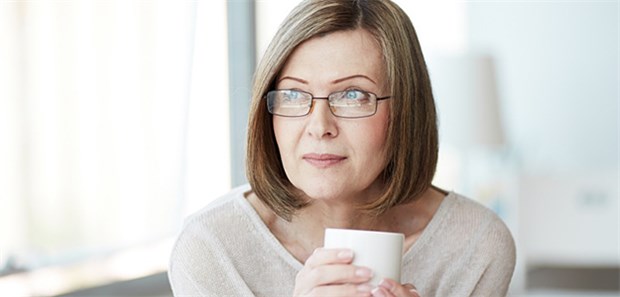 Lebensverlängerndes Elixier? Kaffee stärkt Frauen mit Diabetes Frauen mit täglich mehr als 100 mg Koffein-Konsum in Form von Kaffee (etwa eine Tasse) hatten in der Studie ein um 51 Prozent geringeres Sterberisiko als Frauen ohne Koffein-Konsum.