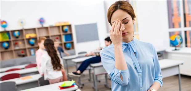 Anästhesistin: Schmerzen bei Frauen zu wenig berücksichtigt Frauen reagieren auf Schmerzen und Analgetika anders als Männer. Das wird in der Schmerzforschung noch zu wenig bedacht, kritisieren Schmerzmediziner. (Symbolbild mit Fotomodell)