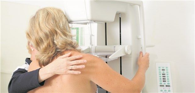 Frauen zwischen 50 und 69 Jahren werden alle zwei Jahre zum Mammografiescreening eingeladen.