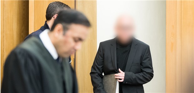 Lange Haftstrafe wegen gepanschter Krebsmittel Freispruch oder jahrelange Haft: Im Prozess um angeblich gepanschte Krebsmittel konnten die Anträge von Verteidigung und Staatsanwaltschaft kaum weiter auseinanderliegen.