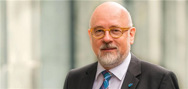 SpiFa-Chef Heinrich fordert mehr Wertschätzung für Praxisangestellte „Freue mich jeden Tag auf die sehr vertrauensvolle Zusammenarbeit mit meinen MFA“: SpiFa-Vorstandsvorsitzender Dr. Dirk Heinrich.