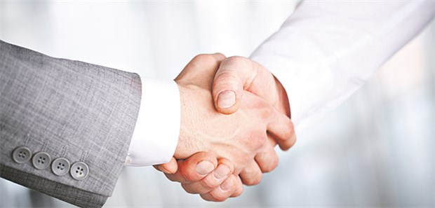 Freundschaft: Zu eng darf sie nicht werden. Das Anti-Korruptionsgesetz zwingt Ärzte, ihre Beziehungspflege auf den Prüfstand zu stellen.