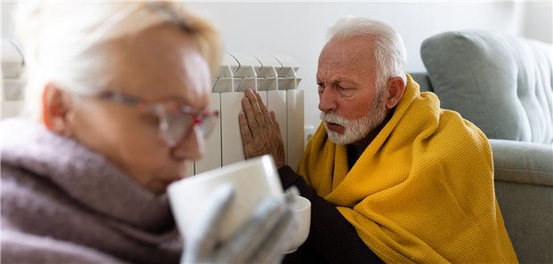 Frieren in der kalten Wohnung: Besonders für Patienten mit Herzinsuffizienz könnte das tödlich enden.
