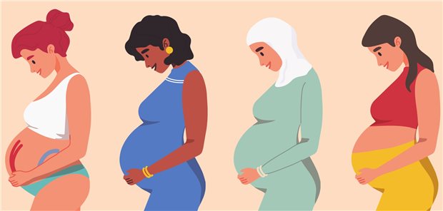 Vier Schwangere in gleicher Haltung blicken lächelnd auf ihren Bauch.