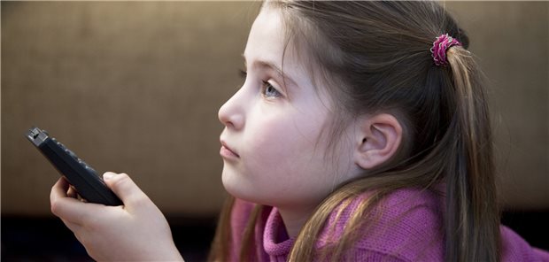 2,2 Millionen Kinder haben problematisch hohen Medienkonsum Früh übt sich, was ein Medienprofi werden will. Bisweilen übertreibt es der Nachwuchs allerdings auch.