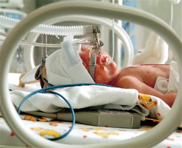 Kliniken müssen Ergebnisdaten im Internet zeigen Frühchen im Inkubator: Auch nach der GBA-Entscheidung ist die Debatte über Versorgungsqualität nicht abgeschlossen.