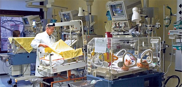 Fünf Kliniken begehren gegen GBA auf Frühchenstation an der Berliner Charité: Mehrkosten machen den Kliniken Ärger.