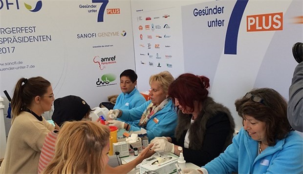 Gesundheit war ein großes Thema beim "Bürgerfest" des Bundespräsidenten Früherkennung war das Thema am Stand der Initiative "Gesünder unter 7 plus".