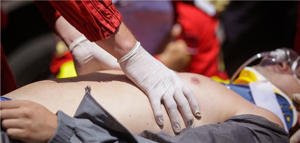 Heilkundevorbehalt bleibt Spaltpilz Frühzeitige Hilfe im Notfall: Über das, was Notfallsanitäter aber konkret tun dürfen, wenn noch kein Arzt eingetroffen ist, gibt es aktuell Dissens.