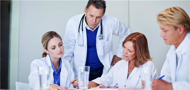 Führungsaufgaben für Ärzte gehen über die von Vorgesetzten in der Wirtschaft hinaus.