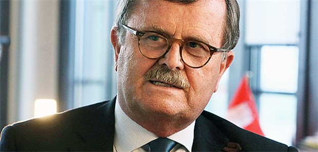 Feste Termine für Online-Sprechstunden denkbar Für BÄK-Chef Professor Frank Ulrich Montgomery ist der persönliche Arzt-Patienten-Kontakt der "Goldstandard".