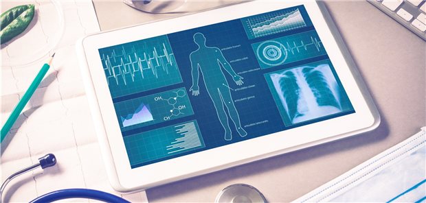 Kliniken sollten lernen, in Szenarien zu denken Telemedizin in der Klinik, Tablet mit Diagnosedaten eines Patienten.