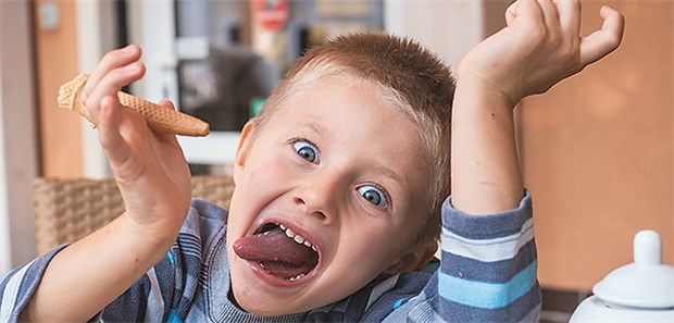 Für Kinder mit einer ADHS bringt eine chronische Tic-Störung oft weitere psychische Belastungen mit sich.