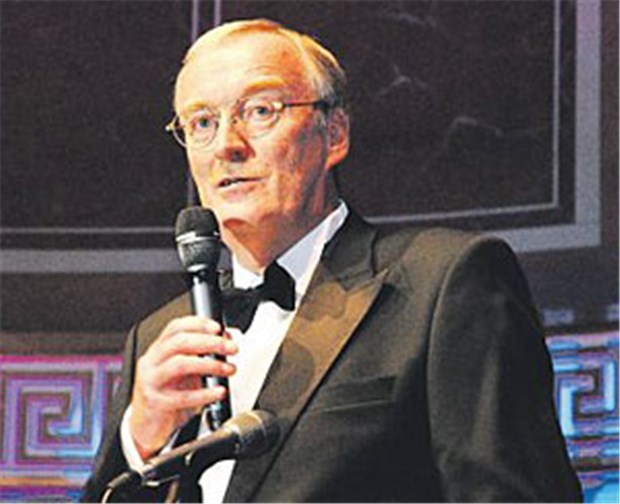 Multimorbidität: Hürde und Anreiz im Alltag Für Kongresspräsident Professor Joachim Mössner – hier beim „Get together“ – ist das Thema „Multimorbidität im Alter“ wichtig.